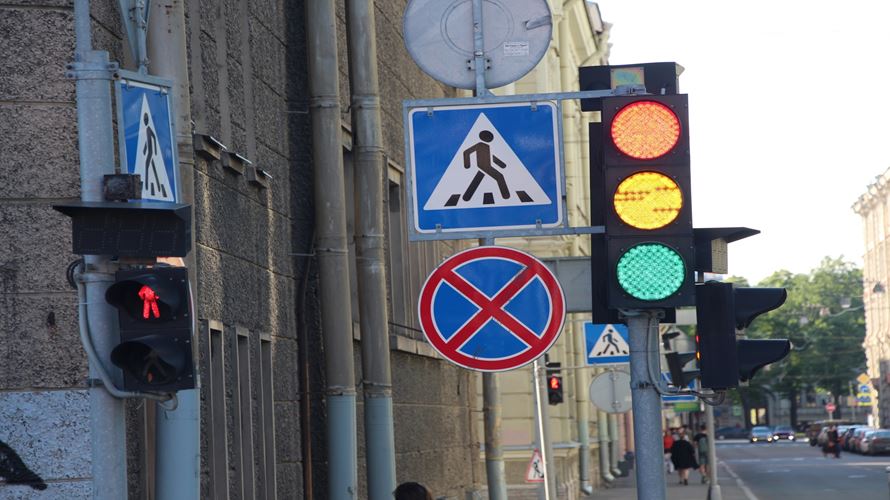 ロシアの自動車メーカー教えます