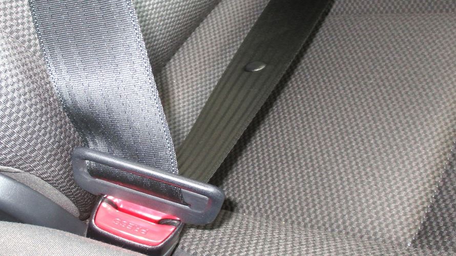 後部座席のシートベルト着用は必要 着用義務化と注意点 自動車専門メディア 自動車メディアex